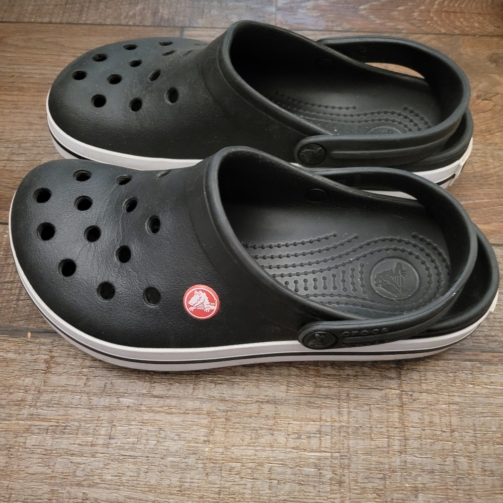 🐊l M size 4l W size 6l Black Crocband™ Clog - Picture 1 of 3